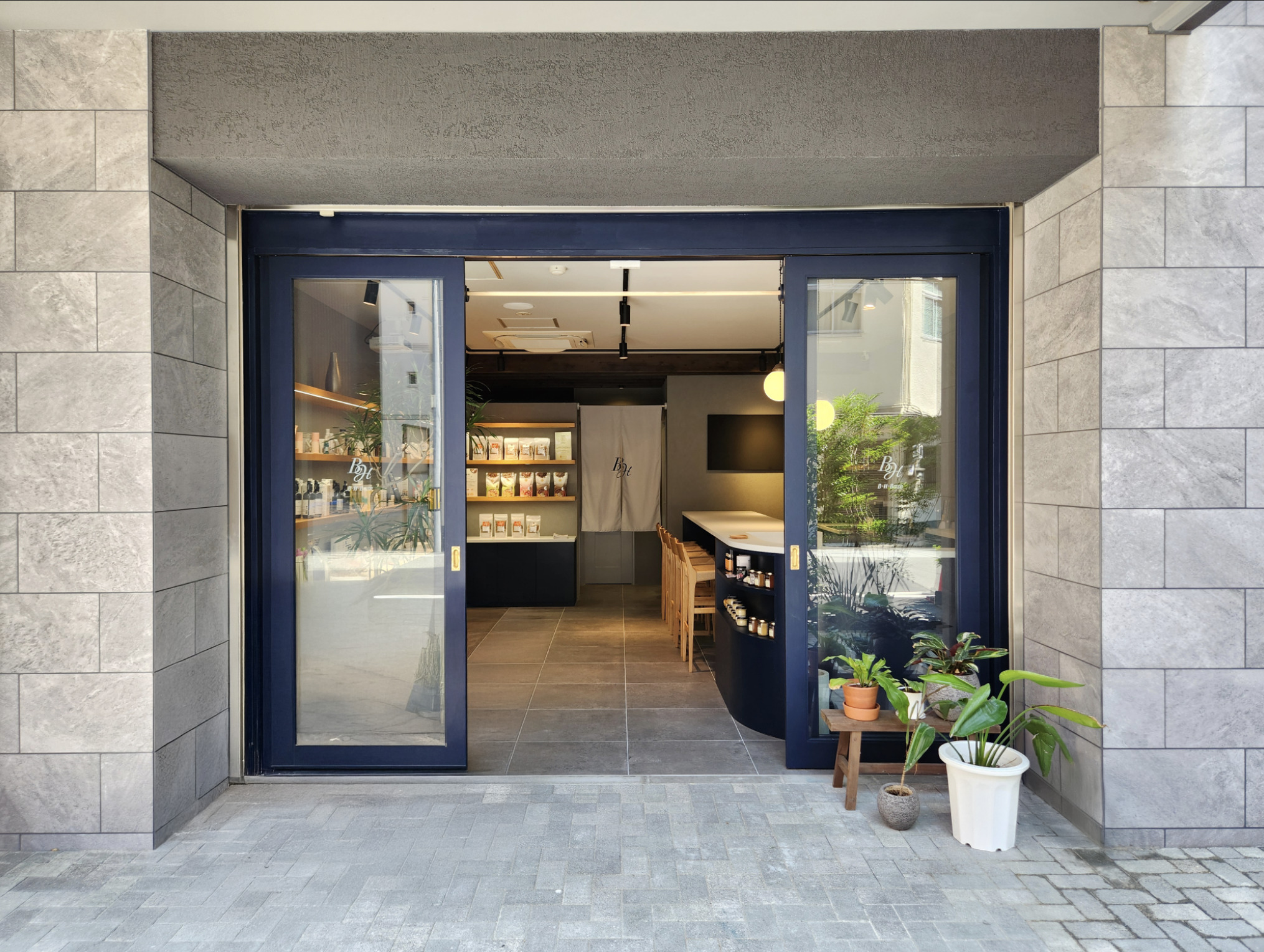立花真由美が運営するaloha ~fine & natural~ うめきた店_店舗外観